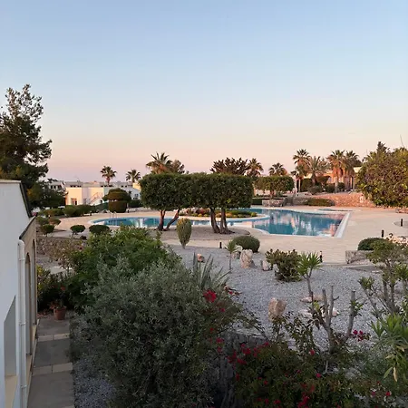 Peaceful Cyprus Beach, Pool Sunsets Hébergement de vacances *